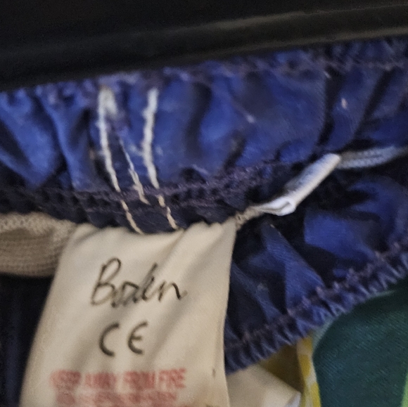 Mini Boden swim trunks size 6/7 - Picture 3 of 3